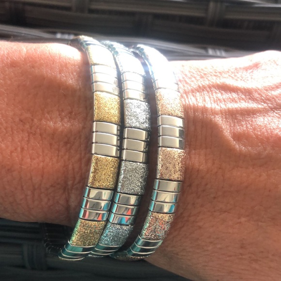 Vintage metal bangles - Picture 4 of 4